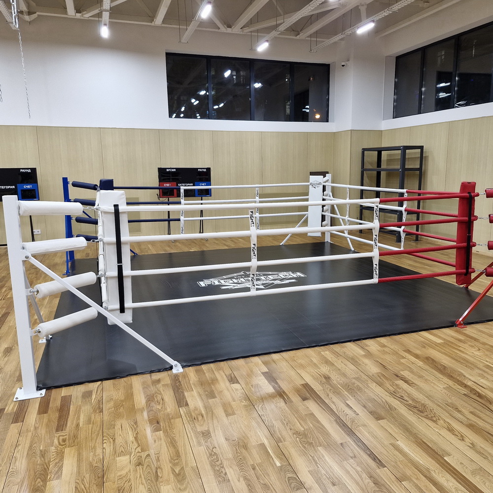 Боксерский ринг напольный на "упорах"